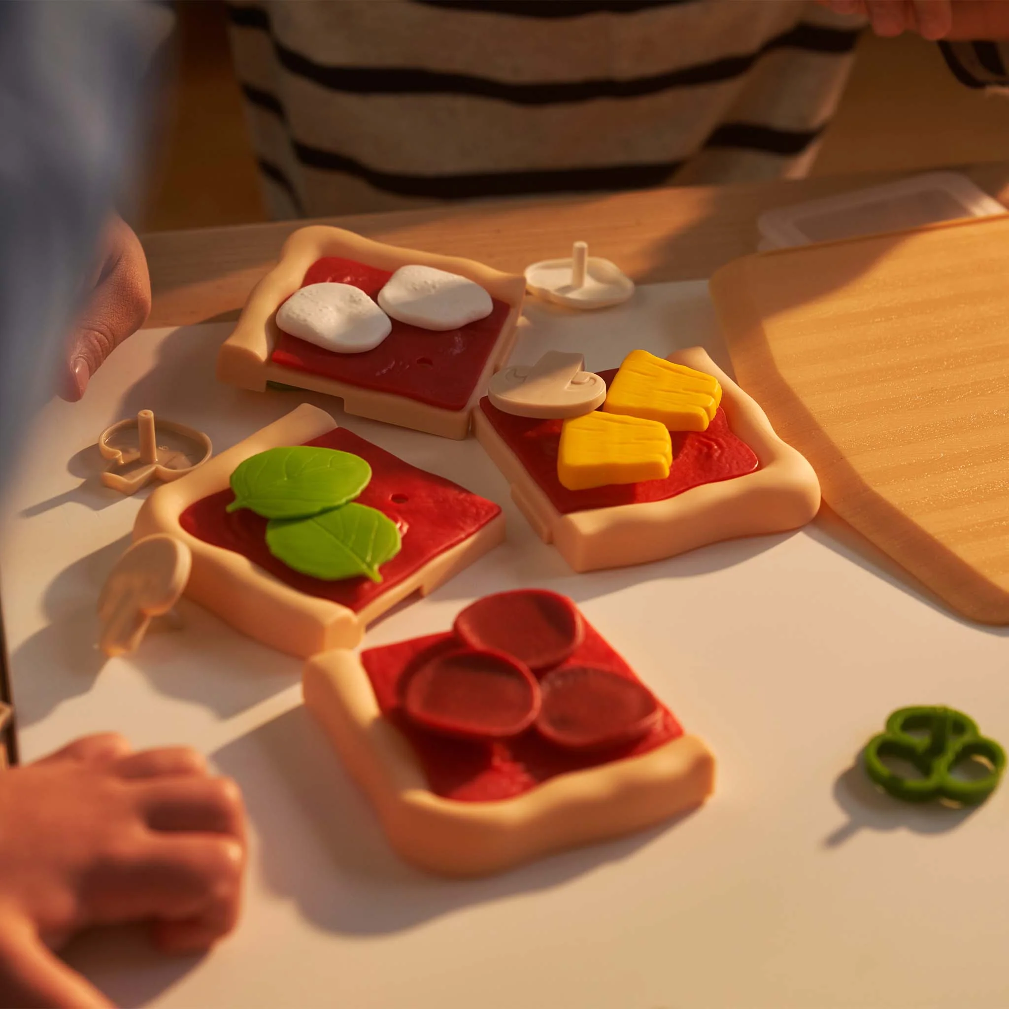 Casdon Ooni Toy Pizza Topping Station - Image 11