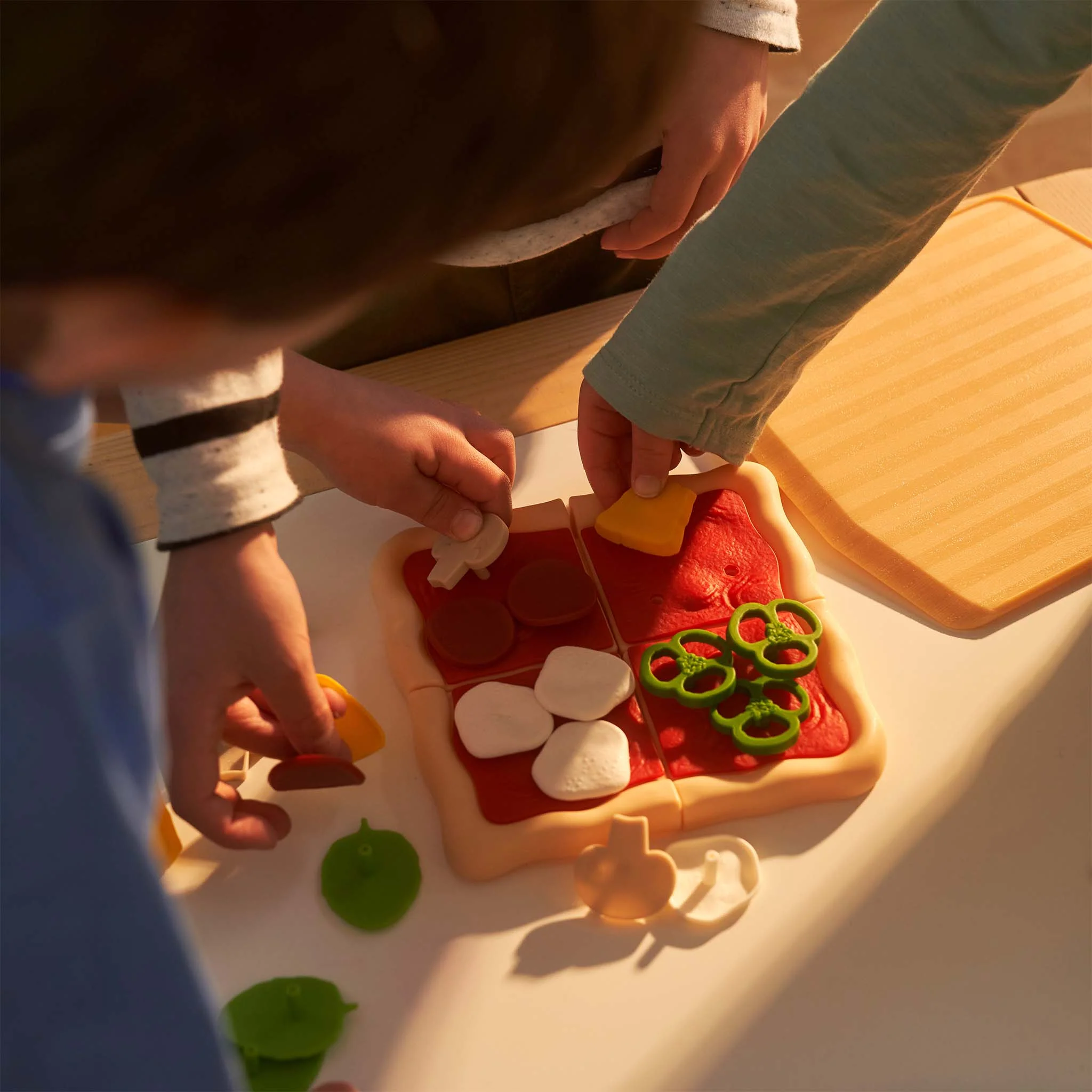 Casdon Ooni Toy Pizza Topping Station - Image 7