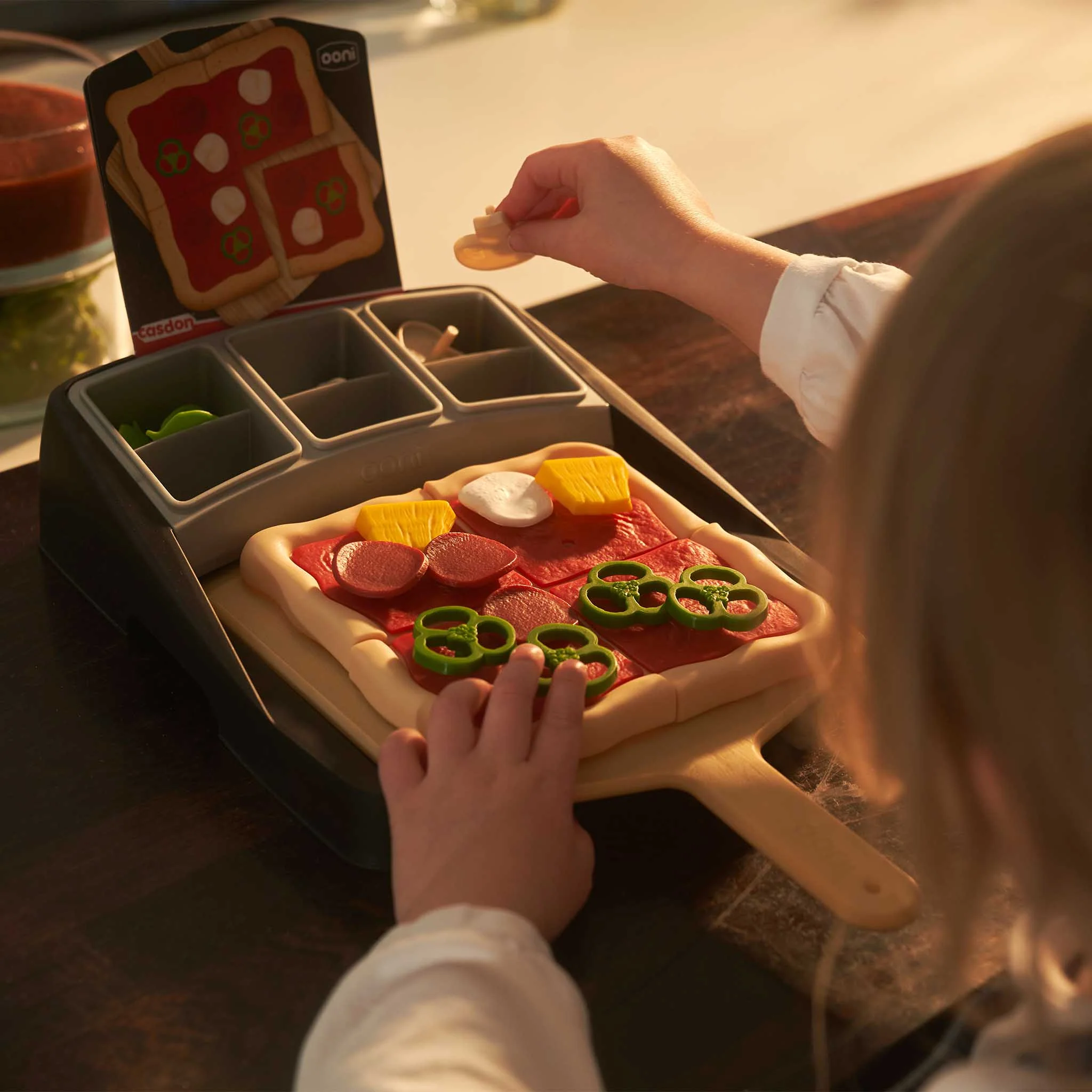 Casdon Ooni Toy Pizza Topping Station - Image 9